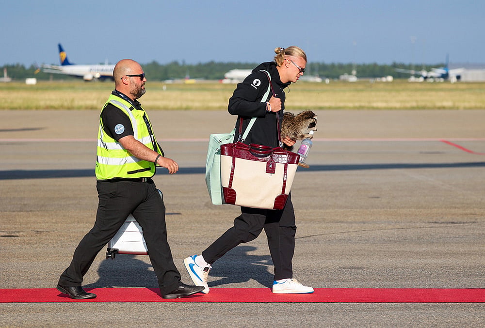 Haalands Norway receive heroes welcome in Oslo after World Cup exit-Erling Haaland