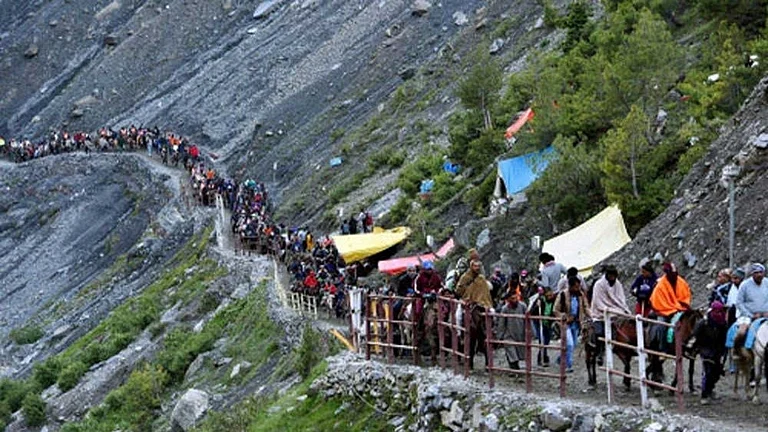 Another Batch of Pilgrims Leaves for Amarnath Yatra - null