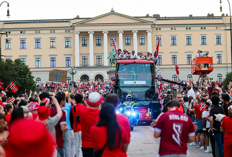 Haalands Norway receive heroes welcome in Oslo after World Cup exit