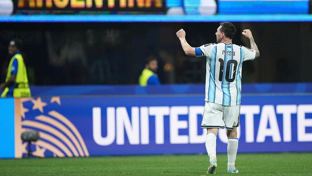 Argentina's Lionel Messi (10) celebrates his side's second goal during the World Cup round of 16 soccer match between Argentina and Egypt in Atlanta. - | Photo: AP/Jacob Kupferman