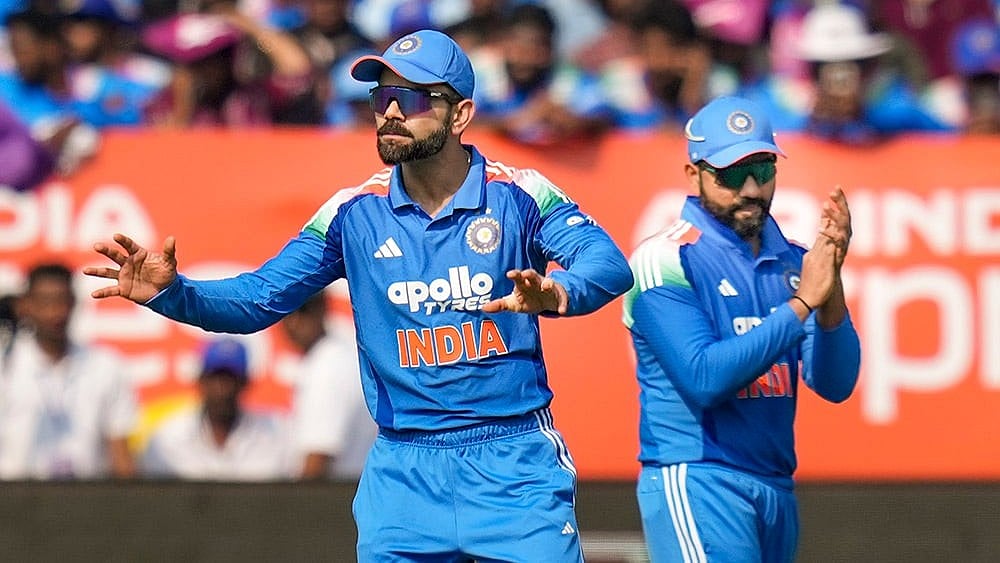 India's Virat Kohli and Rohit Sharma during the third ODI cricket match of a series between India and South Africa, at ACA-VDCA Cricket Stadium, in Visakhapatnam, Andhra Pradesh. - | Photo: PTI/Shailendra Bhojak