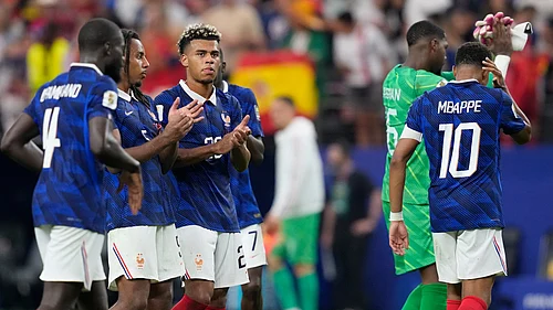 AP : France players applaud after the World Cup semifinal soccer match between France and Spain in Arlington, Texas