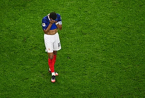 | Photo: AP/Jessica Tobias : France's Kylian Mbappe (10) reacts after the World Cup semifinal soccer match between France and Spain in Arlington, Texas, near Dallas.