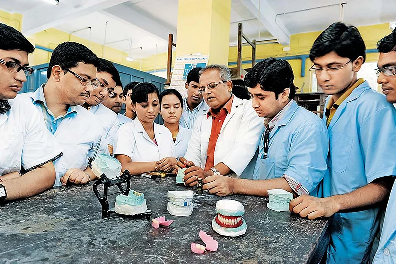 Dr. R. Ahmed Dental College and Hospital, Kolkata