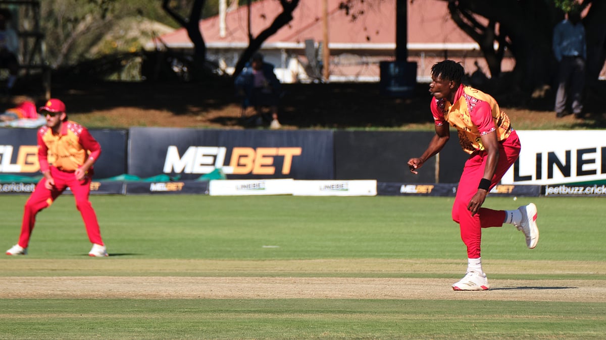 Zimbabwe's bowler Richard Ngarava, right, reacts after his delivery during the 1st T20 day cricket match between Zimbabwe and Bangladesh in Bulawayo, Zimbabwe, Wednesday, July 15, 2026 - (AP Photo/Mkhululi Thobela)
