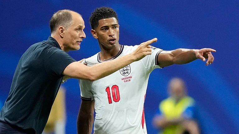 England head coach Thomas Tuchel talks to England's Jude Bellingham during the World Cup semifinal soccer match - AP/Rebecca Blackwell