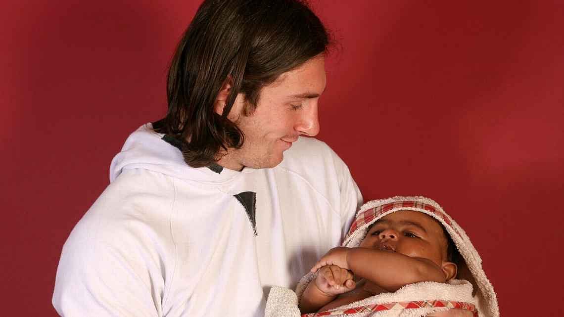 Lionel Messi holding baby Lamine Yamal