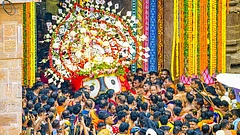 Rath Yatra: Puri’s Titular King Performs 'Chhera Pahanra' Ritual Before Pulling of Chariots - null