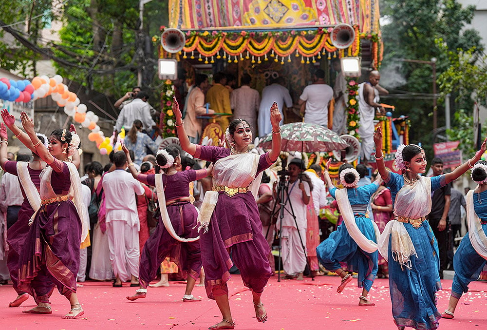 Artistes perform as a chariot carrying an idol of Lord Jagannath proceeds during the annual Rath Yatra festival celebration organised by ISKCON, in Kolkata, West Bengal, Thursday, July 16, 2026. 