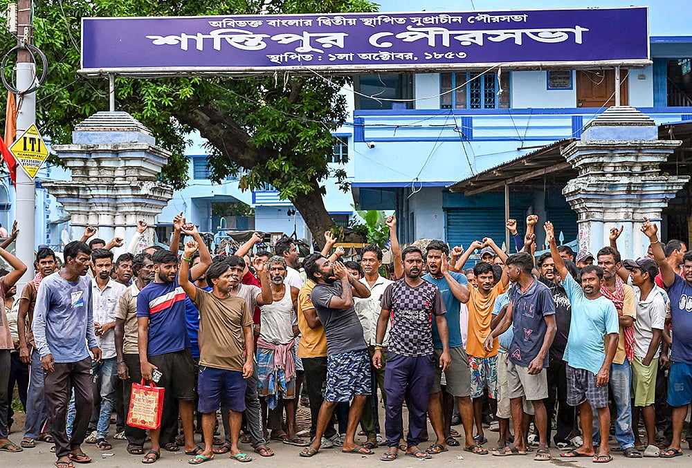 Municipality workers protest in WBs Nadia