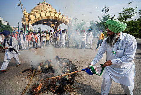 Kisan Mazdoor Sangharsh Committee members stage a protest near Golden Gate in response to the Kisan Mazdoor Morcha’s (KMM) call to oppose the proposed India-US trade deal and Free Trade Agreements (FTAs), in Amritsar.