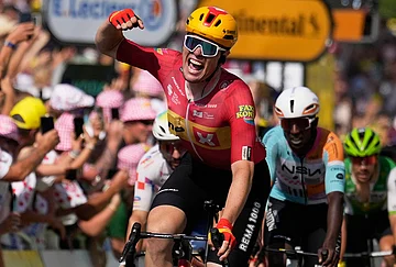 | Photo: AP/Mosa'ab Elshamy : Norway's Soren Waerenskjold celebrates as he crosses the finish line to win the eleventh stage of the Tour de France cycling race with start in Vichy and finish in Nevers, France, Wednesday, July 15, 2026.
