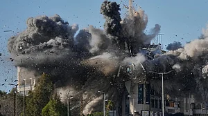 | Photo: AP/Hussein Malla : Smoke rises after an Israeli airstrike hits a building near the airport road in Beirut, Lebanon.