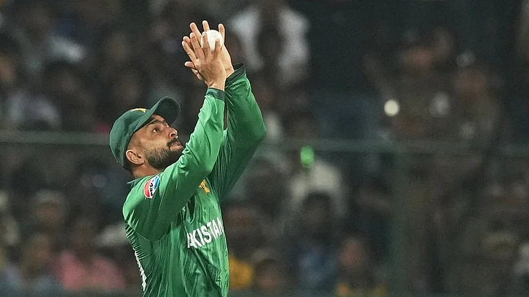 Pakistan's Mohammad Nawaz takes the catch to dismiss Sri Lanka's Pathum Nissanka during the T20 World Cup cricket match between Pakistan and Sri Lanka in Pallekele, Sri Lanka. - | Photo: AP/Eranga Jayawardena