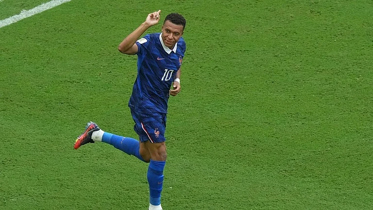 France's Kylian Mbappe (10) celebrates scoring their first goal during the World Cup third-place playoff soccer match between France and England in Miami Gardens - Marta Lavandier/AP Photo