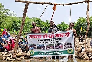 | Photo: PTI : Tribals and farmers affected by the Ken-Betwa river-linking project stage a symbolic ‘hanging satyagraha’ by placing nooses around their necks demanding full rehabilitation or state-sanctioned euthanasia, in Chhatarpur district, Madhya Pradesh.