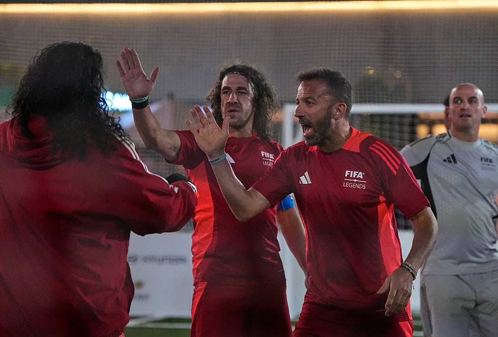 FIFA Legends football match highlights-Colombian goalkeeper Rene Higuita