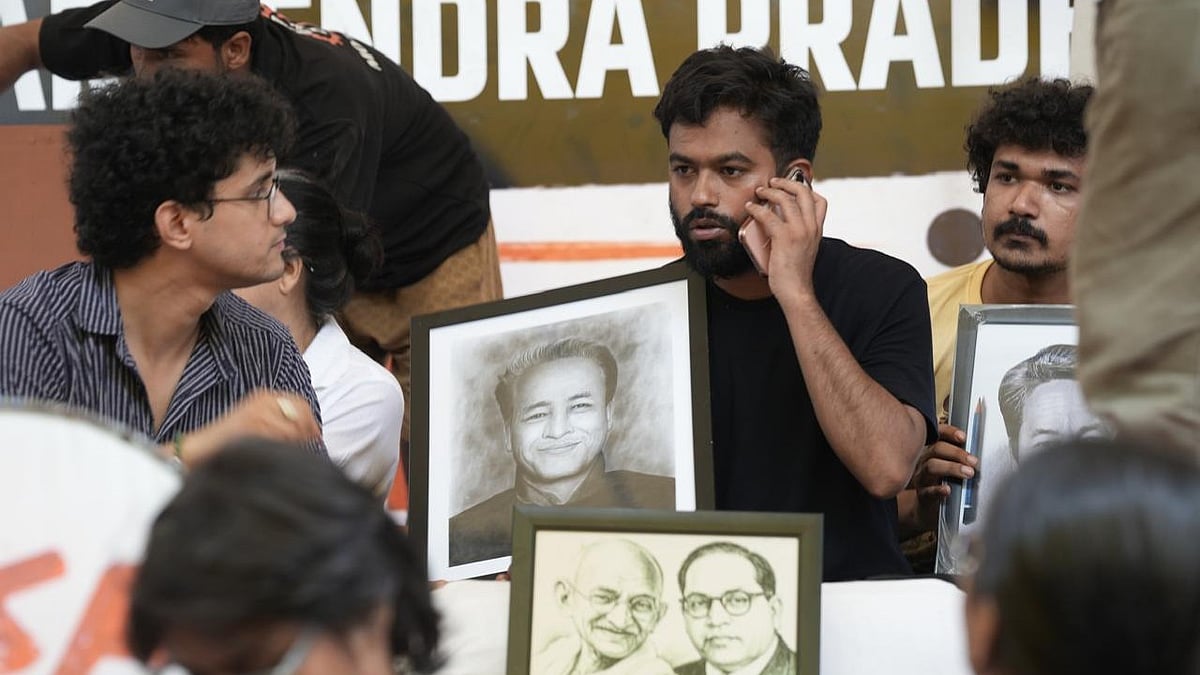 Abhijit Dipke at Jantar Mantar after Wangchuk's removal - Tribhuvan Tiwari
