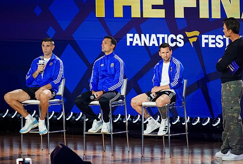 From left, Argentina goalkeeper Emiliano Martinez speaks as head coach Lionel Scaloni, Lionel Messi and former NFL great Tom Brady listen during a news conference ahead of the World Cup final soccer match between Spain and Argentina in New York, Friday, July 17, 2026.