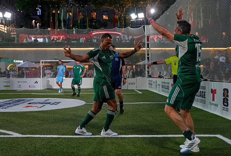 FIFA Legends football match highlights-Brazils Cafu