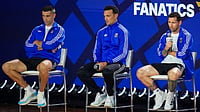 | Photo: AP/Stephanie Scarbrough : From left, Argentina goalkeeper Emiliano Martinez and head coach Lionel Scaloni listen as Lionel Messi speaks during a news conference ahead of the World Cup final soccer match between Spain and Argentina in New York, Friday, July 17, 2026. 
