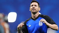 AP/Jacob Kupferman : Argentina's Lionel Messi (10) warms up before the World Cup semifinal soccer match between England and Argentina in Atlanta