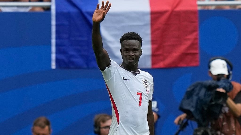 England's Bukayo Saka (7) celebrates scoring their fourth goal during the World Cup third-place playoff soccer match between France and England in Miami Gardens - Lynne Sladky/AP Photo