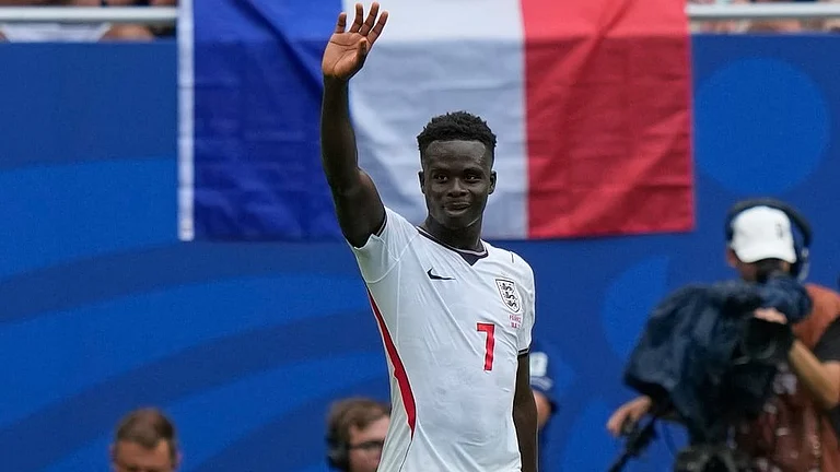 England's Bukayo Saka (7) celebrates scoring their fourth goal during the World Cup third-place playoff soccer match between France and England in Miami Gardens - Lynne Sladky/AP Photo