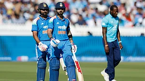X/BCCI : Rohit Sharma and Virat Kohli fought hard but India still lose the 3rd ODI against England by 27 runs at Lord's to lose the series 2-1.