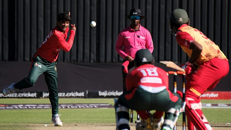 Mahedi Hasan, left, of Bangladesh in action during their T20I cricket match against Zimbabwe in Bulawayo. The hosts have opted to bat first in the series-deciding 3rd T20I on Sunday, July 17, 2026. - AP Photo/Mkhululi Thobela