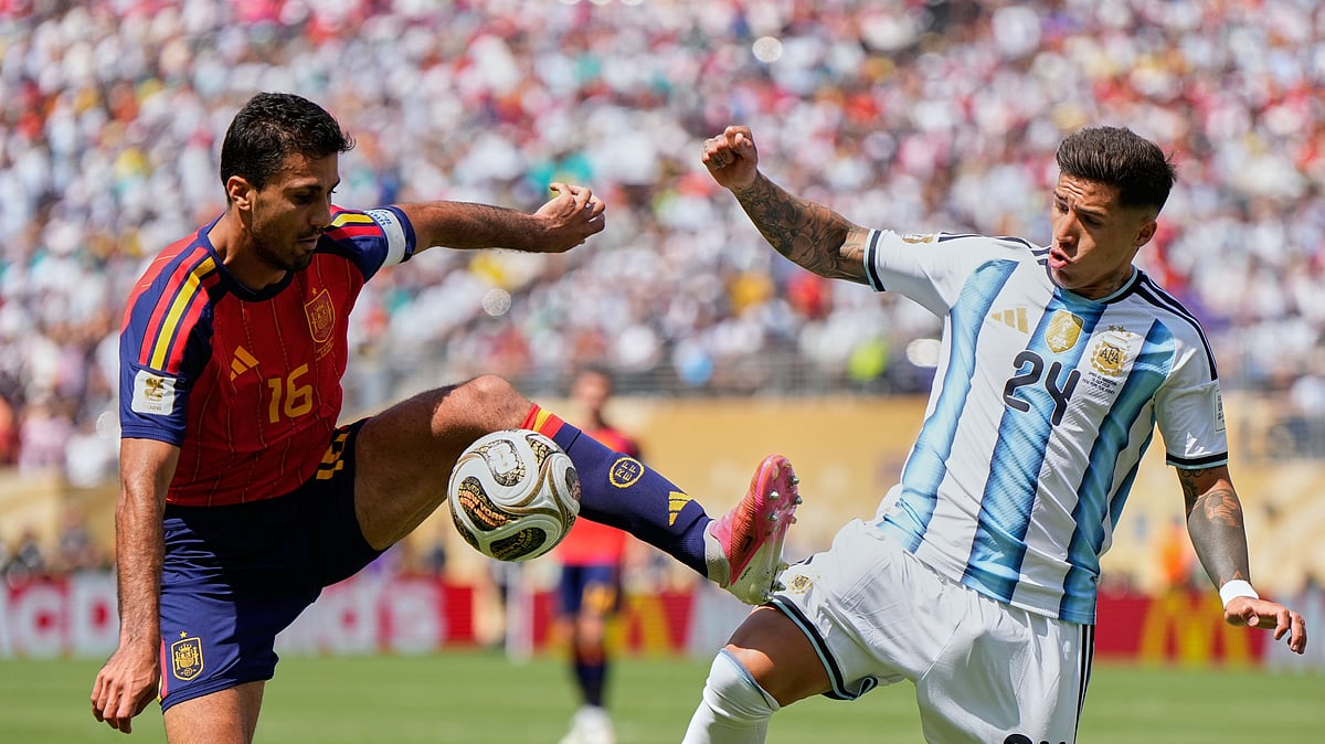 Spain's Rodri, left, vies for the ball with Argentina's Enzo Fernandez during the World Cup final soccer match between Spain and Argentina in East Rutherford, N.J., near New York, Sunday, July 19, 2026. - (AP Photo/Ashley Landis)