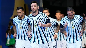 Rebecca Blackwell/AP Photo : Argentina's Lionel Messi, center, walks to the field for warm up before the World Cup round of 32 soccer match against Cape Verde in Miami Gardens