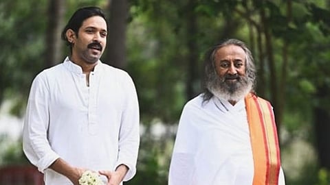 Vikrant Masse and Sri Sri Ravi Shankar