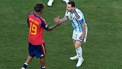 Spain's Lamine Yamal (19) shakes hands with Argentina's Lionel Messi (10) after Spain's victory in the World Cup final soccer match between Spain and Argentina in East Rutherford, N.J., near New York, Sunday, July 19, 2026. - (AP Photo/Seth Wenig)