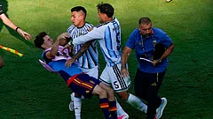 Spain's Gavi, left, falls as he scuffles with Argentina's Leandro Paredes (5) and Thiago Almada during the World Cup final soccer match between Spain and Argentina in East Rutherford, N.J., near New York, Sunday, July 19, 2026 - (AP Photo/Yuki Iwamura)