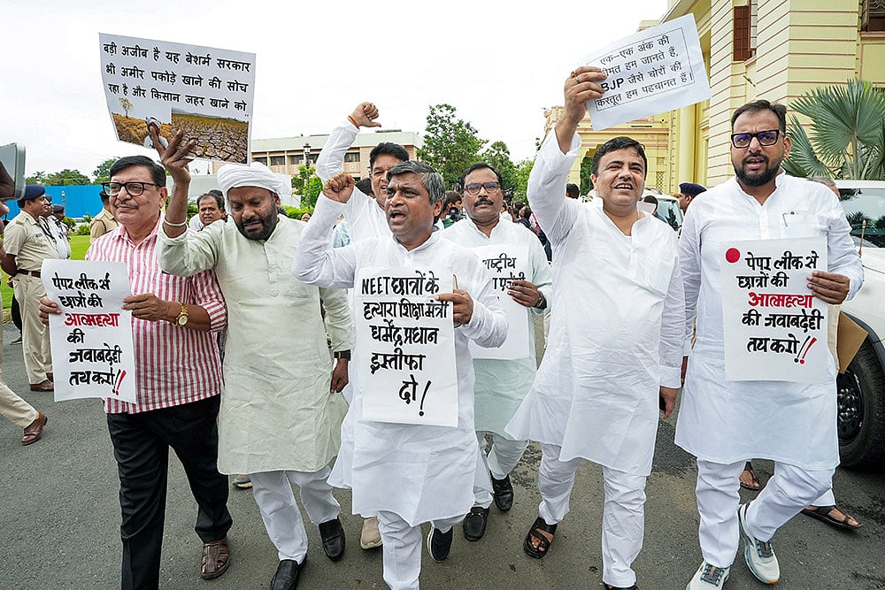 RJD and CPI (ML) leaders protest during Monsoon session