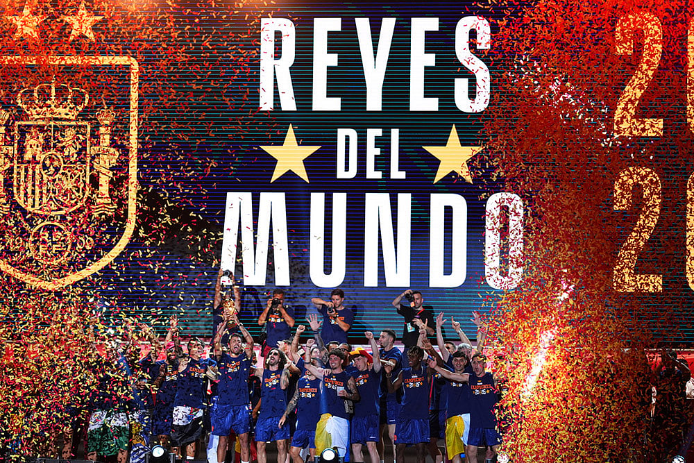 Players from Spain's national soccer team celebrate at Cibeles Square in Madrid on Monday, July 20, 2026, after Spain defeated Argentina in the World Cup final in East Rutherford, N.J., near New York. - | Photo: AP/Manu Fernandez