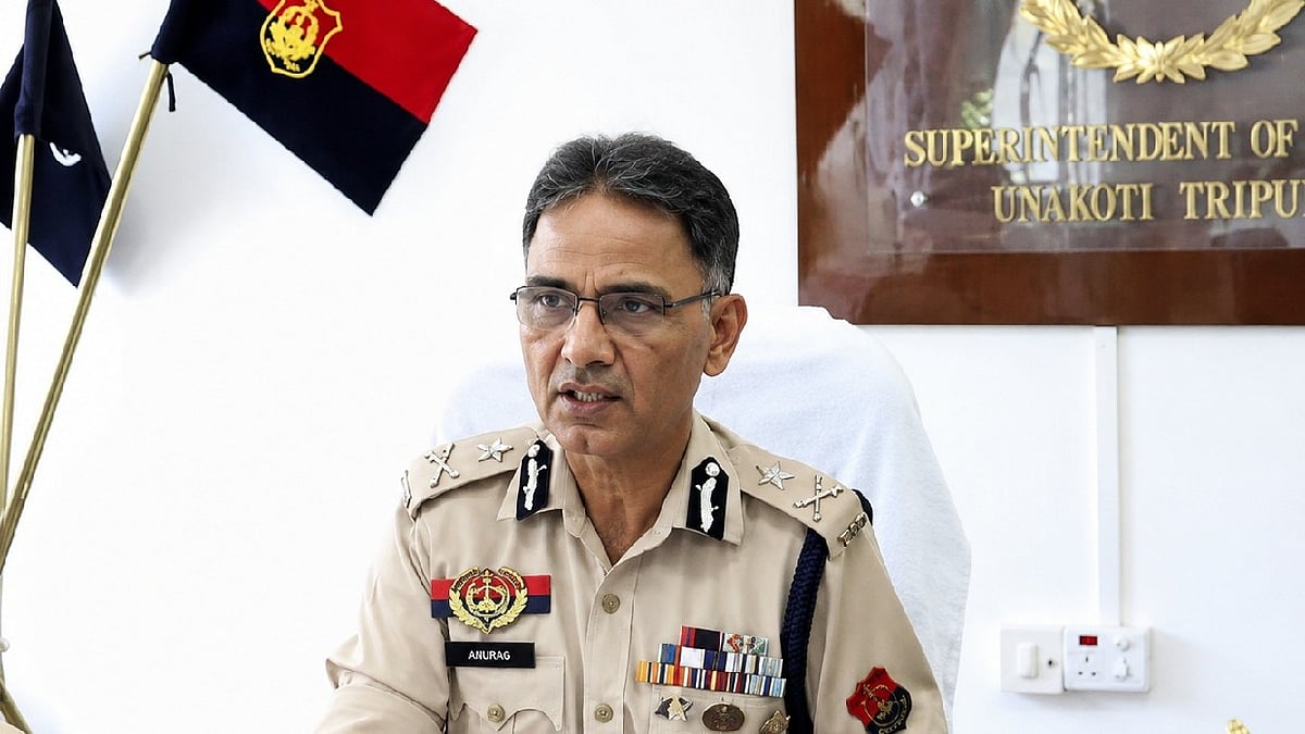 Tripura Guv, CM Offer Floral Tributes to DGP Anurag Dhankar - null