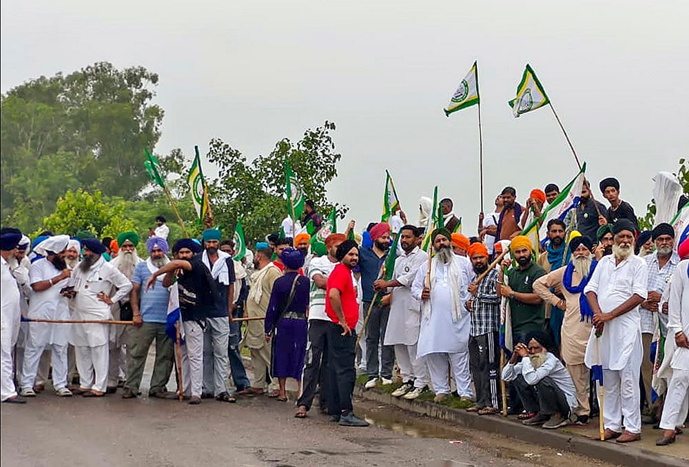 Farmers march towards Delhi 