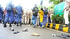 Left MPs Visit Jantar Mantar, Demand Amit Shah's Statement in Parliament Over Police Action - null