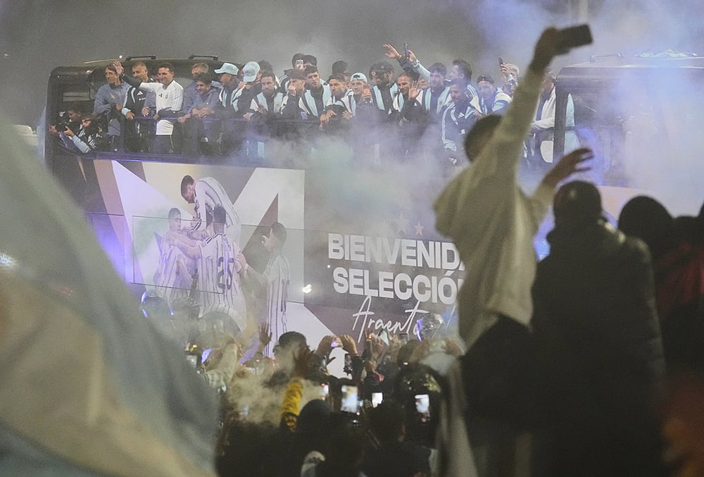 Emotional Homecoming Argentina Fans Welcome Their World Cup Heroes-2