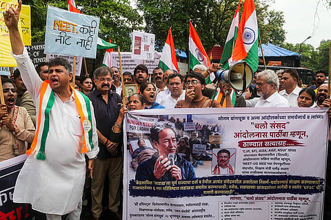People stage a protest against alleged action by police on those taking part in the CJP-led march to Parliament and the removal of activist Sonam Wangchuk from Jantar Mantar amid his hunger strike, in Thane