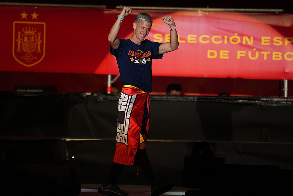 Spain’s World Cup winners return home