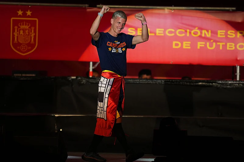 Spain’s World Cup winners return home