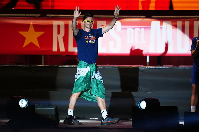 Spain’s World Cup winners return home Fabian Ruiz