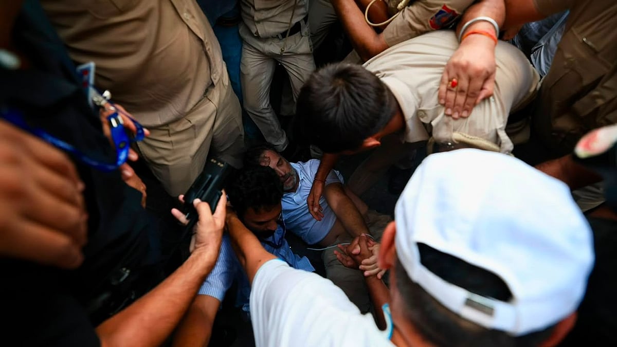 Rahul Gandhi forcibly Removed From Congress-led Protest Near PM Residence  - AICC