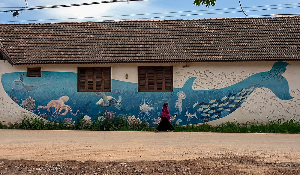 Marine-themed murals on the walls of Vallakadavu Boathouse