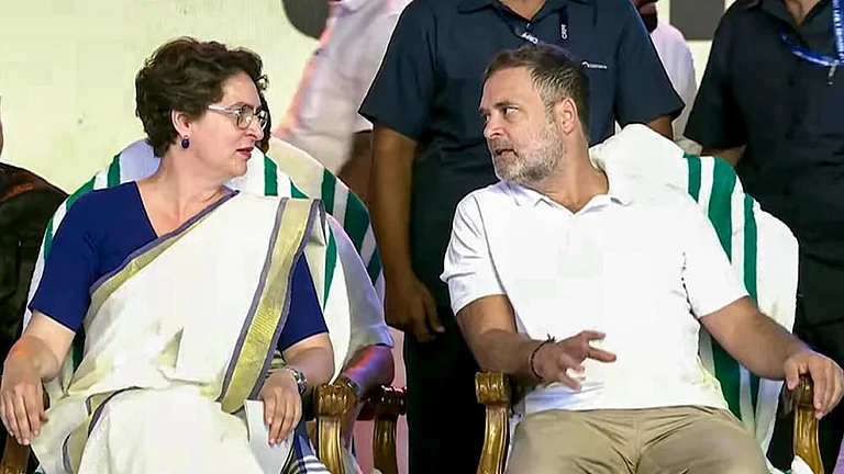 Rahul, Priyanka Protest Outside PM's Residence, Demand Modi's Resignation - Photo: PTI