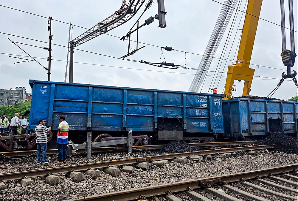 Coal-laden goods train derail at Sahibabad area