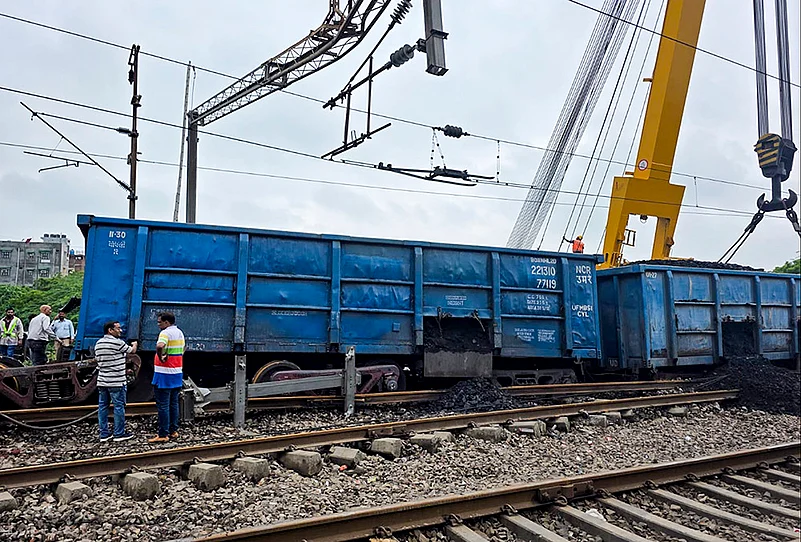 Coal-laden goods train derail at Sahibabad area